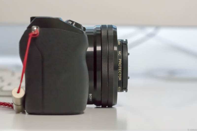 E PZ 16-50mm F3.5-5.6 OSS（側面収納時）