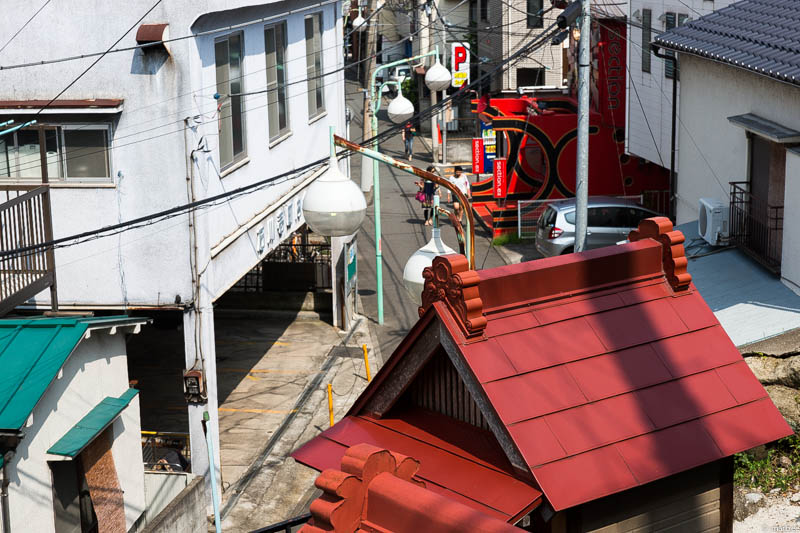 中腹から麓を見下ろす
