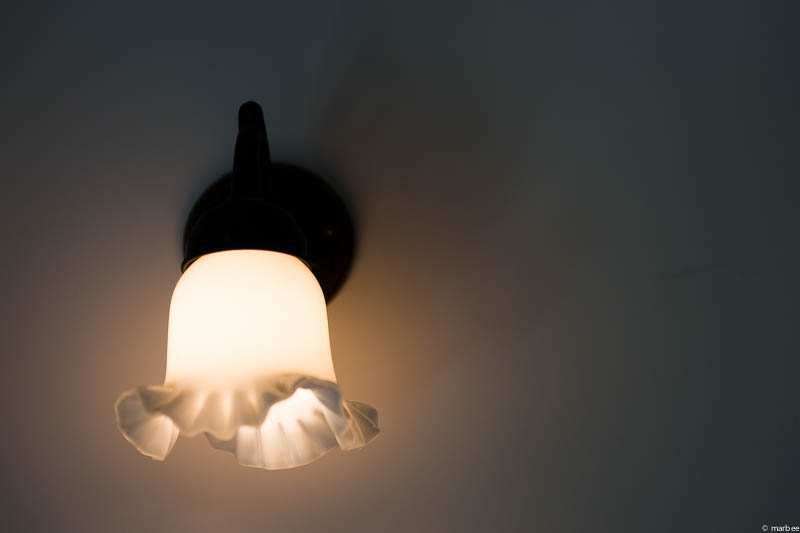 ブラフ18番館電灯