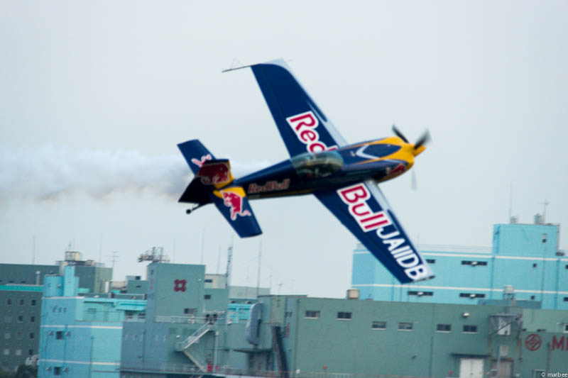 レッドブルの飛行機