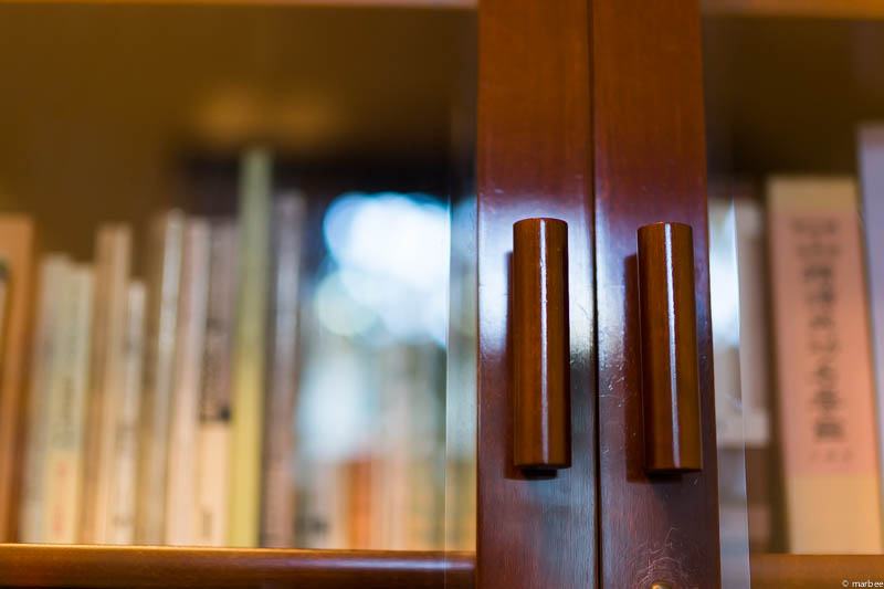 山手234番館 本棚