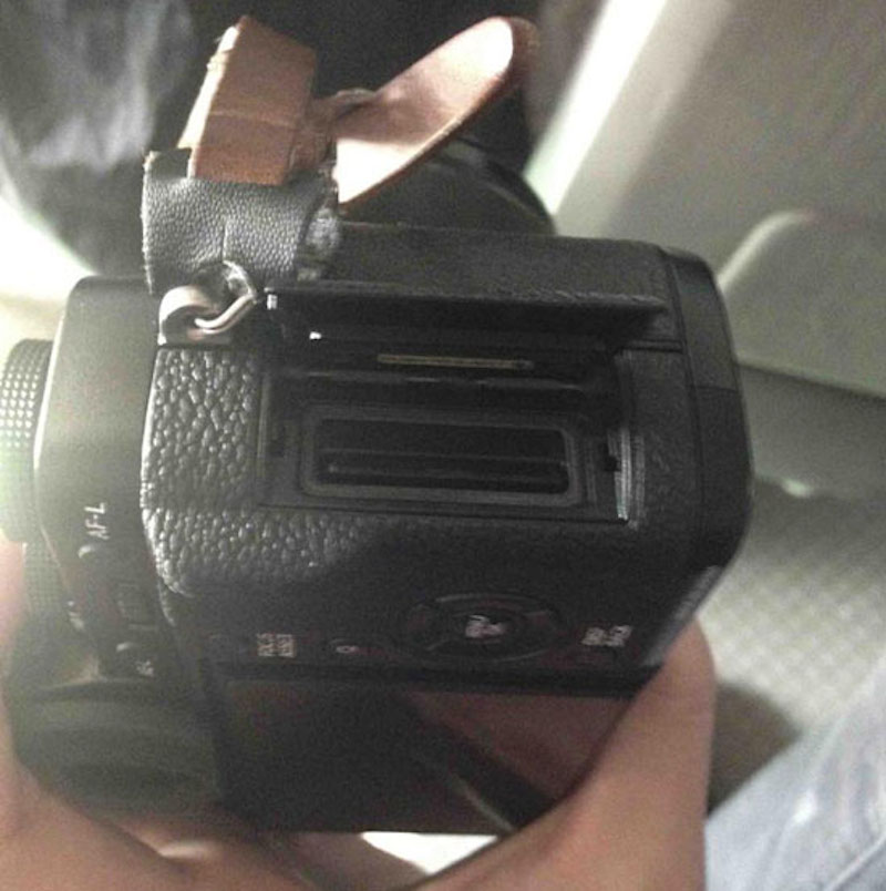 FUJIFILM X-T1 SDカードスロット