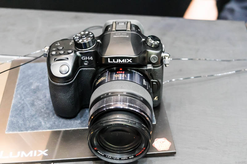 Panasonic GH4 上面
