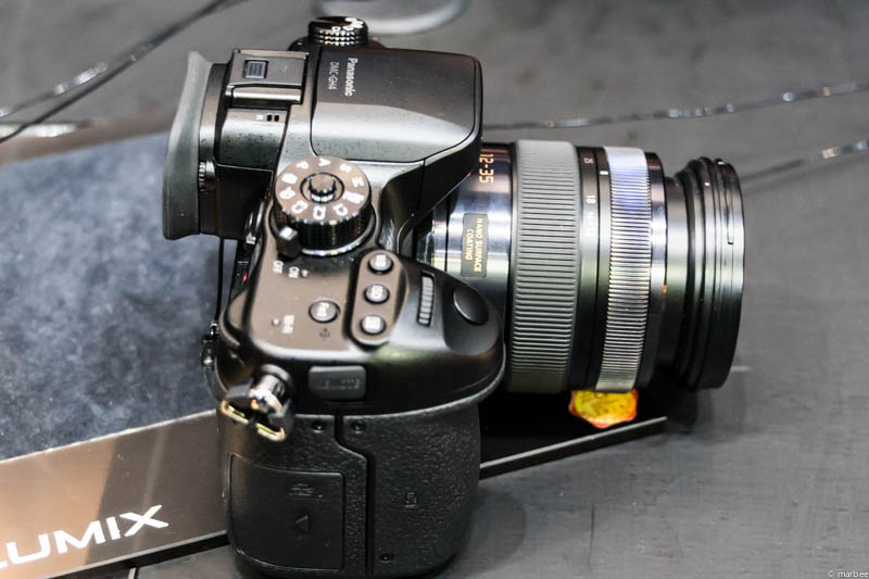 Panasonic GH4 側面