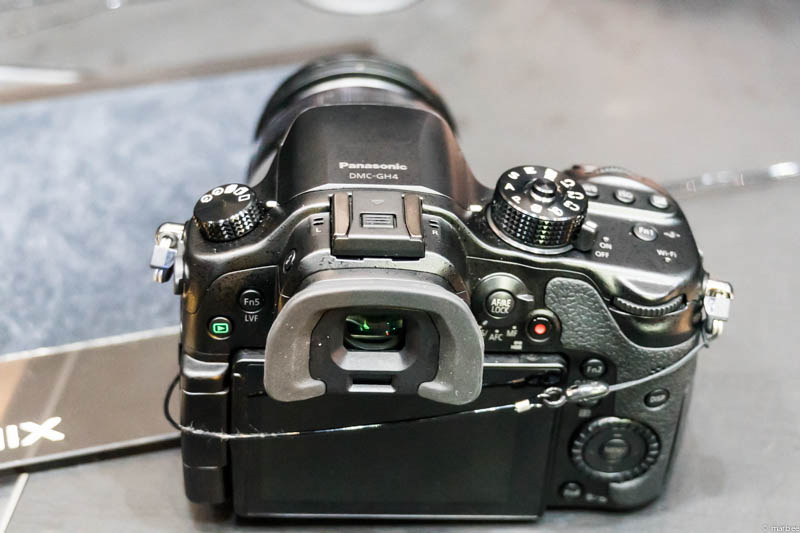 Panasonic GH4 背面