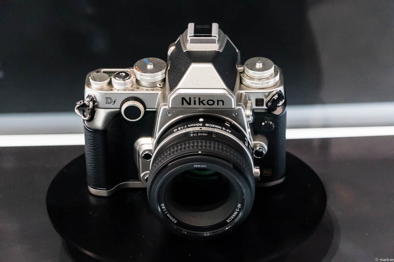 Nikon DF 正面