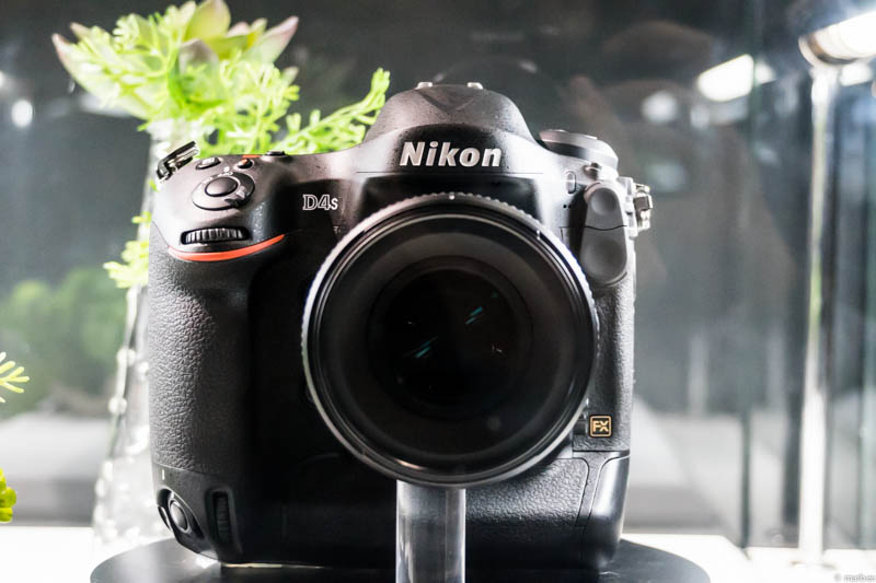 Nikon D4s 正面