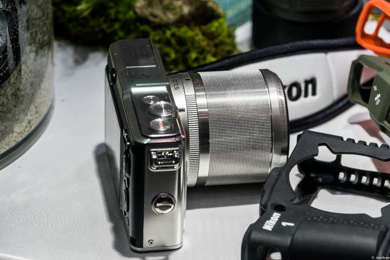 Nikon1 AW1 側面