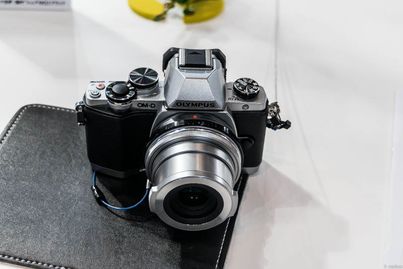OLYMPUS OM-D E-M10 正面 撮影状態