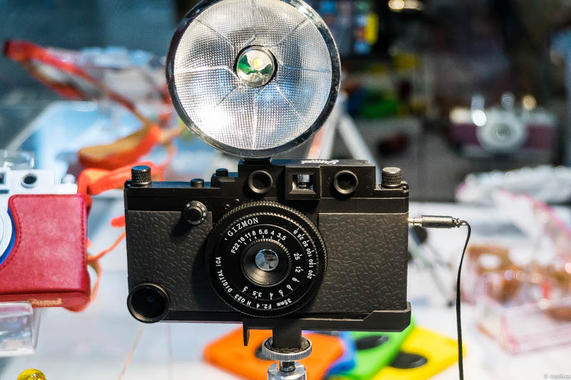 謎のカメラ（iPhoneケース(・・?）