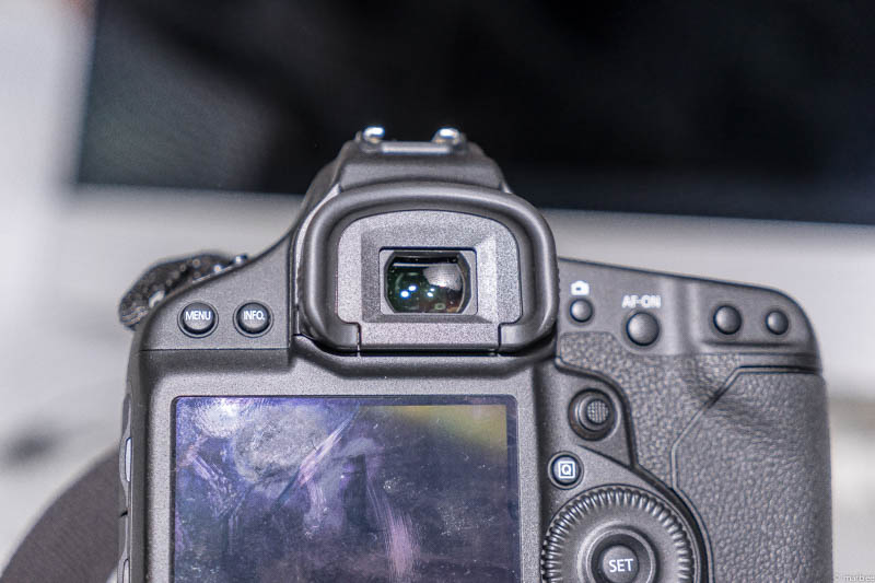 1DX アイピースキャップ 取り付け時