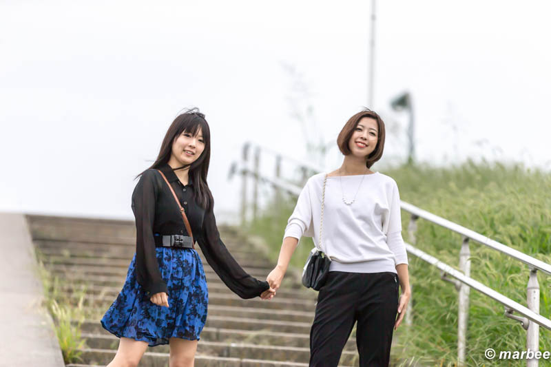 新谷るる＆鹿嶋柚子 手を繋ぐ