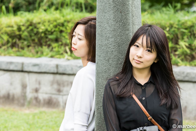 新谷るる＆鹿嶋柚子 背中合わせ