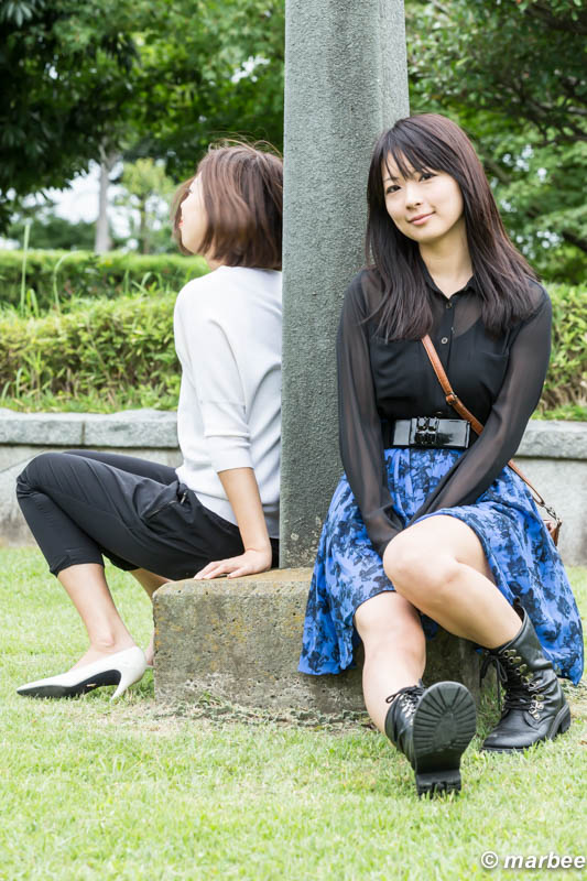 新谷るる＆鹿嶋柚子 背中合わせ