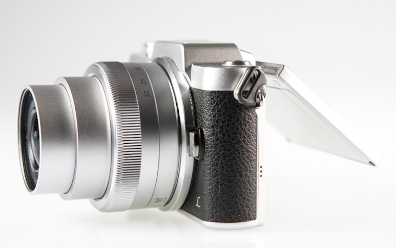 Panasonic Lumix GF7 側面