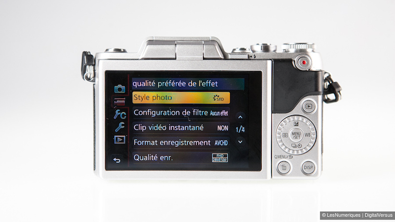 Panasonic Lumix GF7 背面