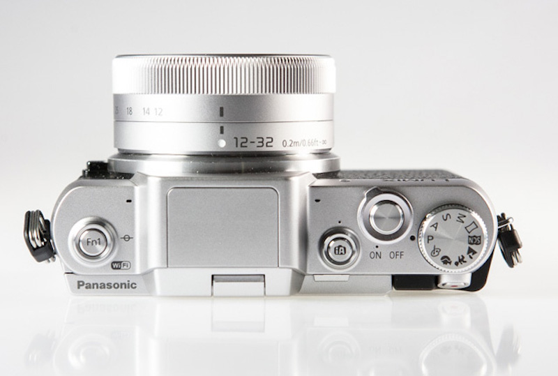 Panasonic Lumix GF7 上面
