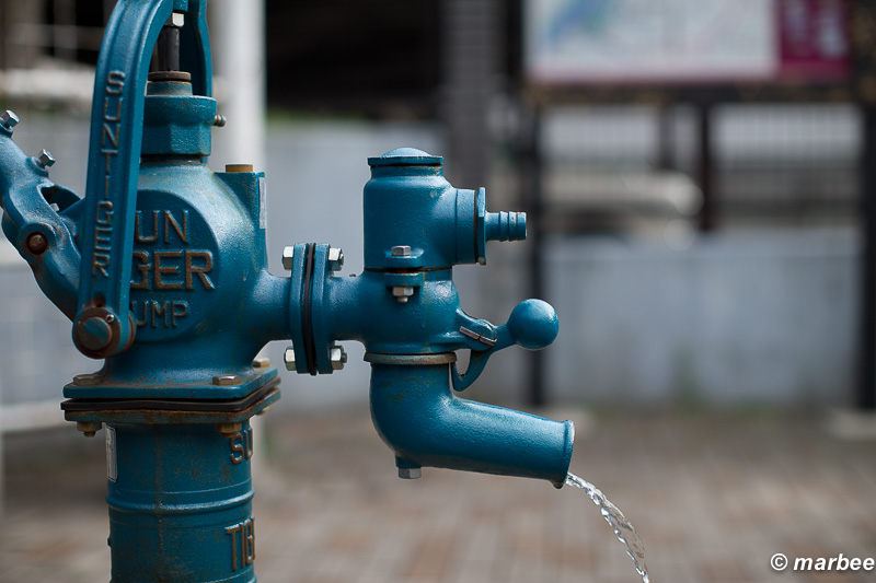 井戸のポンプ RAW撮って出し 露出補正+-0