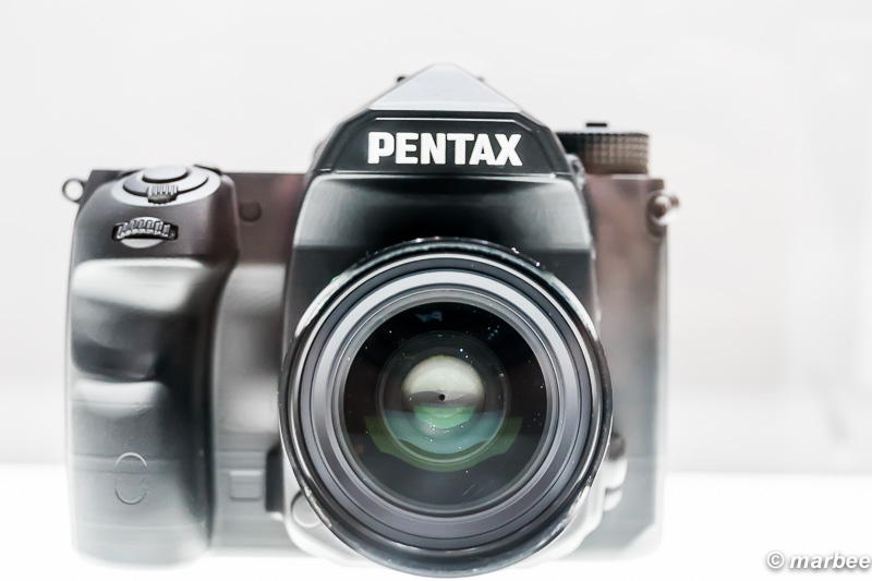 Kマウント フルサイズデジタル一眼レフカメラ モック 正面