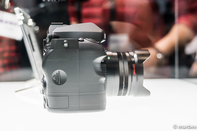 Kマウント フルサイズデジタル一眼レフカメラ モック 右側面