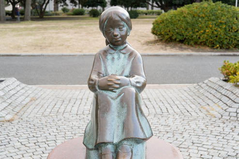 赤い靴を履いた少女