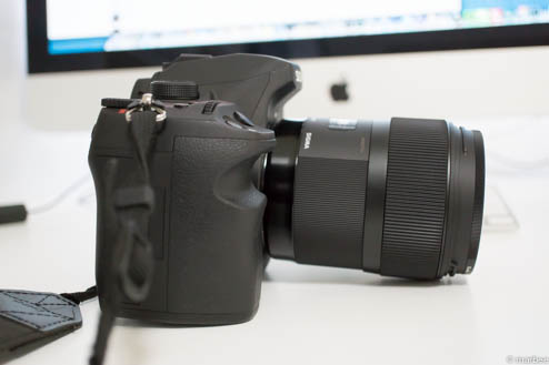 SIGMA35mmF1.4_DG_HSMをSD1Merrillに装着（側面）