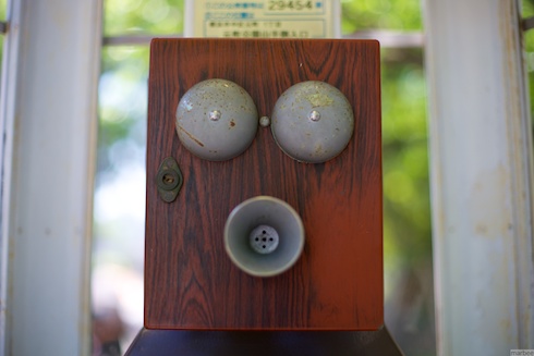 元町公園の電話ボックスの上に乗っているオブジェ 元町公園の電話ボックスの上に乗っているオブジェ