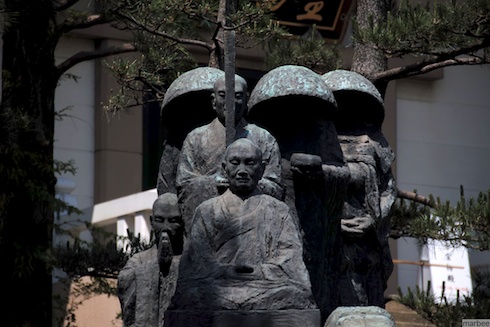 エライお坊さんの像 エライお坊さんの像