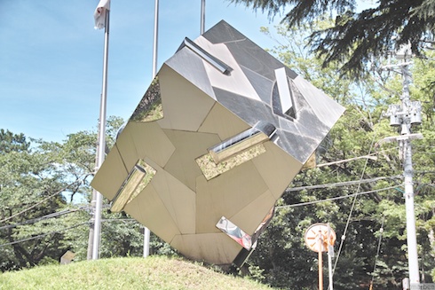 神奈川県立図書館のオブジェ