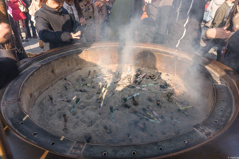 浅草寺の線香釜