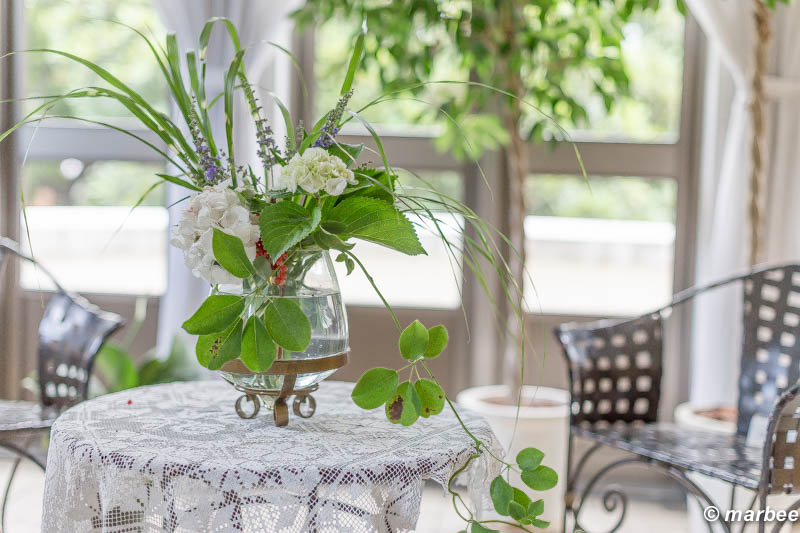 花瓶とテーブル