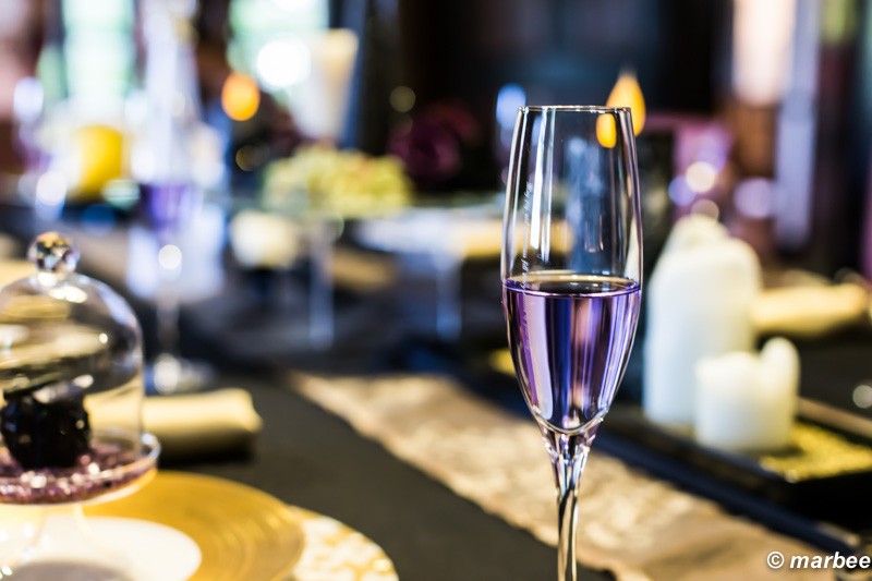 ハロウィーン ワイングラス 紫色の液体は何？