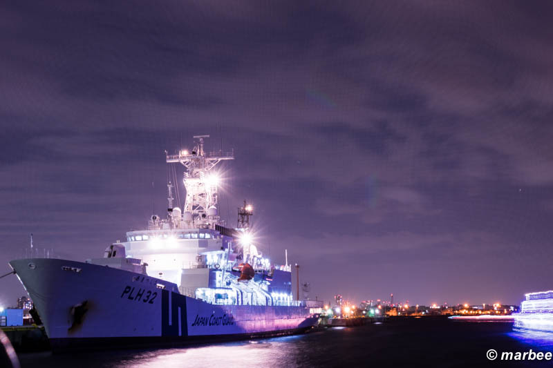 横浜の夜景 海上保安庁 護衛艦