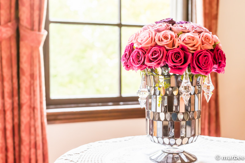 花瓶 サンルームに薔薇