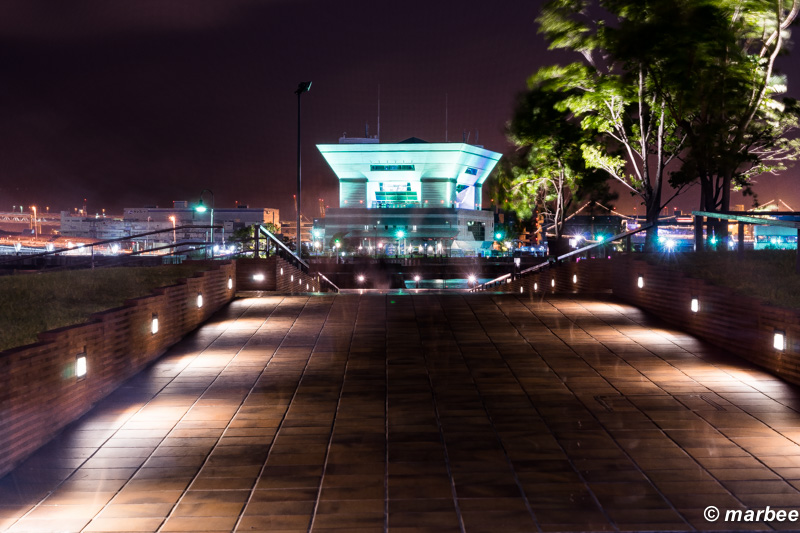 横浜の夜景 象の鼻パークの外れ
