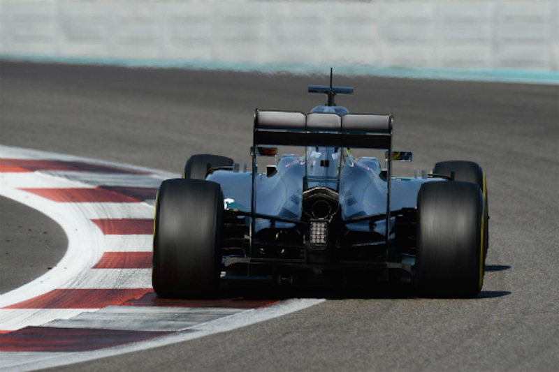 メルセデス、F1に標準ハイブリッドシステムを供給？