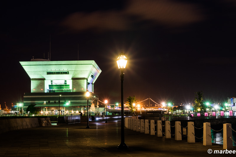 横浜の夜景 街灯 ガス灯の面影を残している