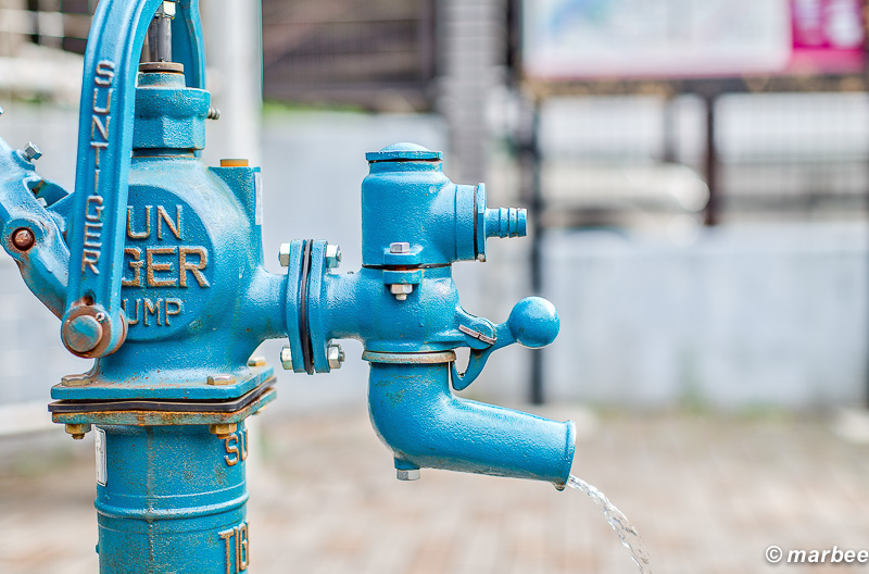 井戸のポンプ 東京の下町にはこういう物がある